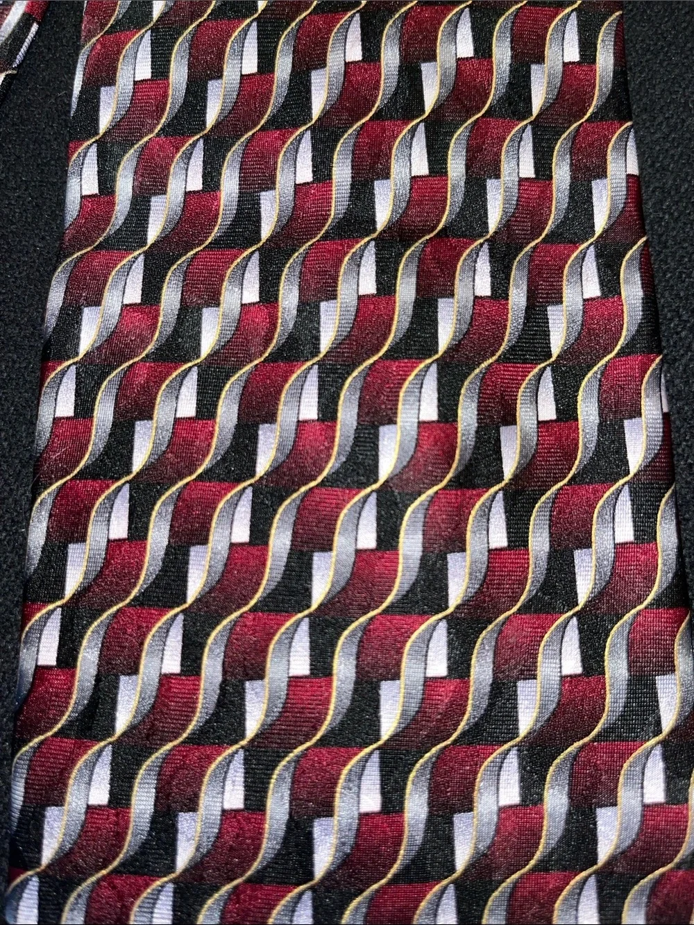 Men's Geometric Wave Tie in Red, Black and Silver